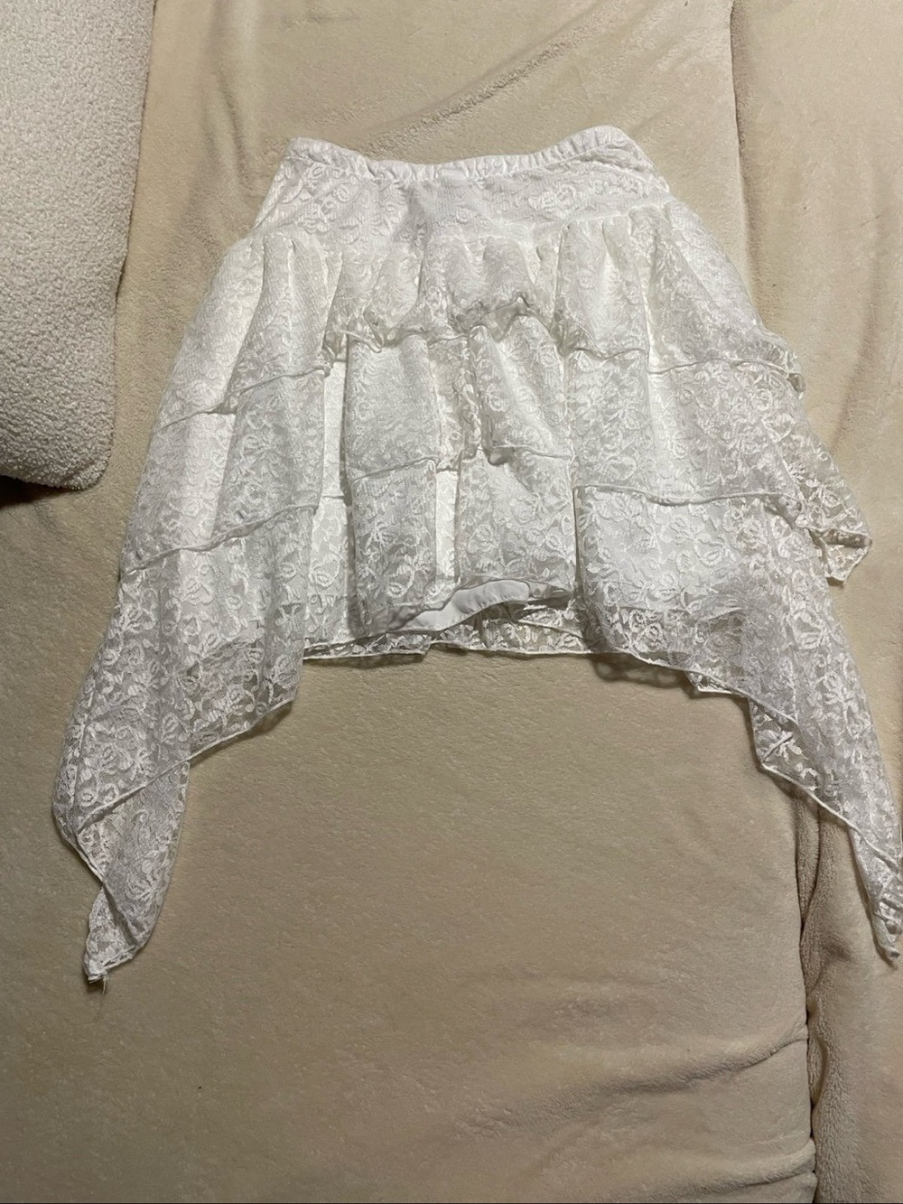 SHEIN White Lace Asymmetrical Handkerchief Skirt